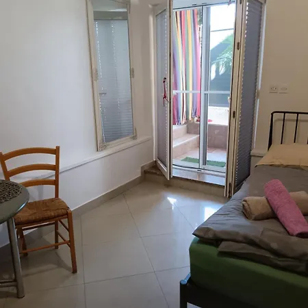In With Terrace, Air Conditioning, Wi-fi *
