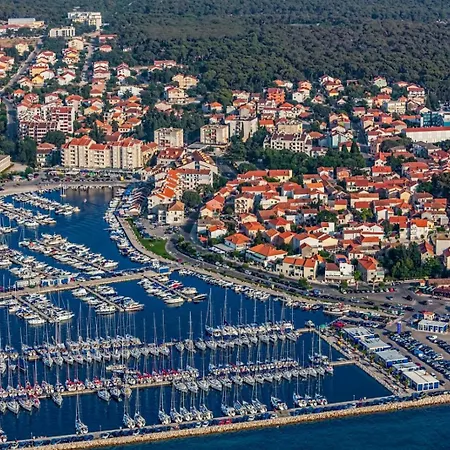 Διαμέρισμα In With Terrace, Air Conditioning, Wi-fi