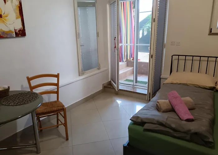 In With Terrace, Air Conditioning, Wi-fi *